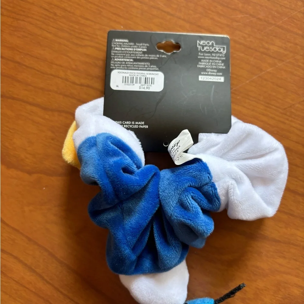 NWT Disney Donald Duck Plush scrunchie - Picture 3 of 6